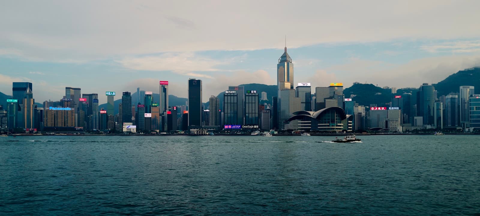 Hong Kong Victoria Harbour skyline